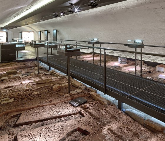 Gräberfeld im Archäologischen Museum, © VG Maifeld Gräberfeld im Archäologischen Museum, © VG Maifeld