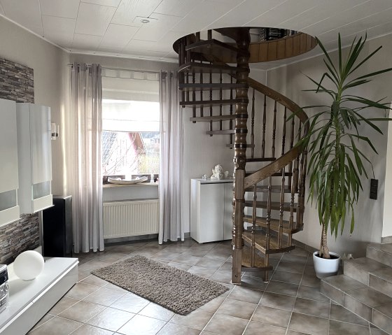 Wendeltreppe im Wohnzimmer zur Empore Wendeltreppe im Wohnzimmer zur Empore