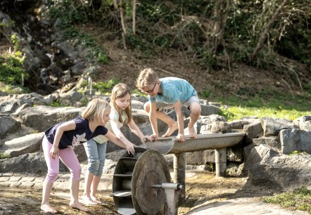 Wasserspielplatz am Maifeld-Radweg, © TI Maifeld, Dominik Ketz Wasserspielplatz am Maifeld-Radweg, © TI Maifeld, Dominik Ketz