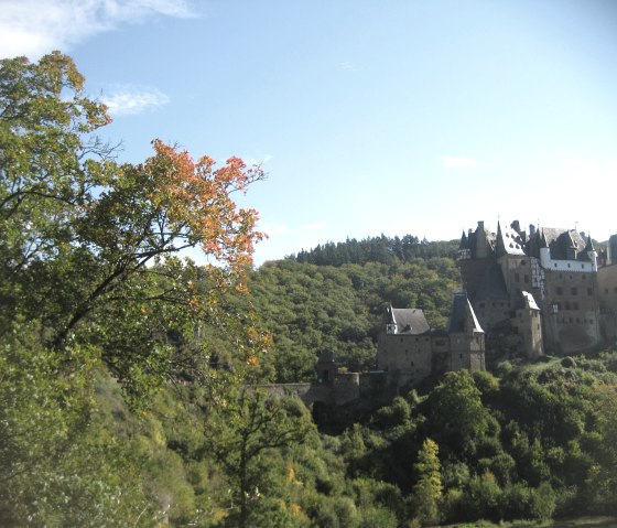 Burg Eltz - Traumpfad Eltzer Burgpanorama Burg Eltz - Traumpfad Eltzer Burgpanorama