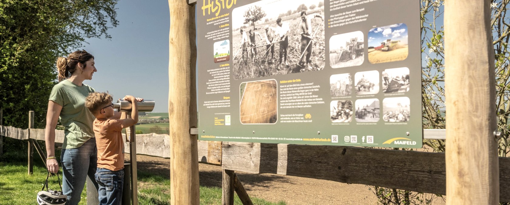 Station zur Geschichte, © TI Maifeld, Dominik Ketz Station zur Geschichte, © TI Maifeld, Dominik Ketz
