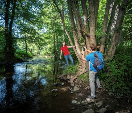 Hikers along the stream, © kappest_remet Hikers along the stream, © kappest_remet