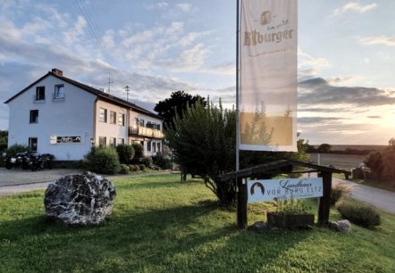 Landhaus vor Burg Eltz Landhaus vor Burg Eltz