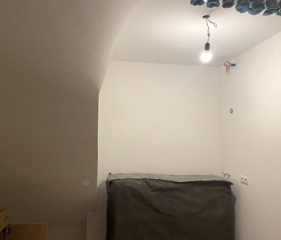 1 Doppel-Klappbett (1,35 x 2 m) 1 Doppel-Klappbett (1,35 x 2 m)