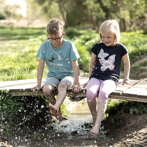 Wasserspaß - Wasserspielplatz Mertloch, © Eifel Tourismus GmbH, Dominik Ketz Wasserspaß - Wasserspielplatz Mertloch, © Eifel Tourismus GmbH, Dominik Ketz