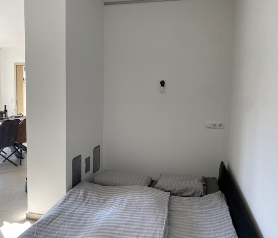 1 Schlafcouch im Wohnzimmerecke(1,53 x 2,00m) 1 Schlafcouch im Wohnzimmerecke(1,53 x 2,00m)