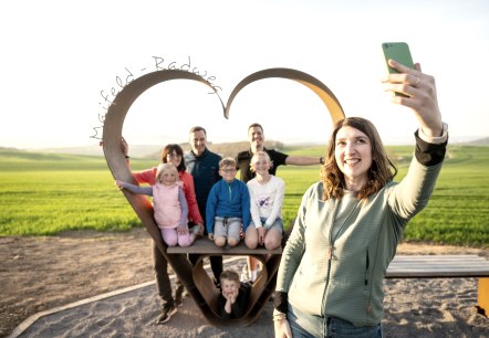 Maifeld-Radweg-2025-153-Schatzbank bei Ochtendung