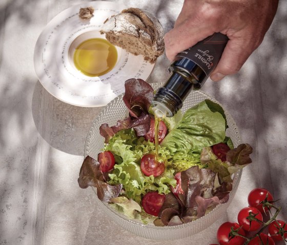 Öl auf Salat