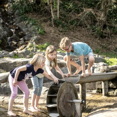 Aire de jeux aquatiques sur la piste cyclable du Maifeld, © TI Maifeld, Dominik Ketz