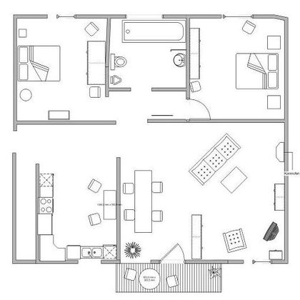 Eine Grundrisszeichnung einer Wohnung mit zwei Schlafzimmern, einem Badezimmer und einem offenen Wohn- und Essbereich. Die Küche ist ebenfalls sichtbar, mit einem Zugang zu einem Balkon.