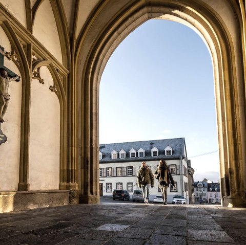 Portal an Stiftskirche St. Martin u. St. Severus, © Eifel Tourismus GmbH, D. Ketz