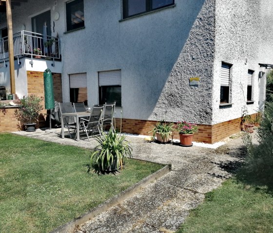 Sonnige große Terrasse mit Grillmöglichkeit