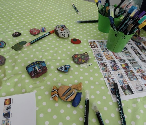 Steine bemalen, &copy; TI Maifeld