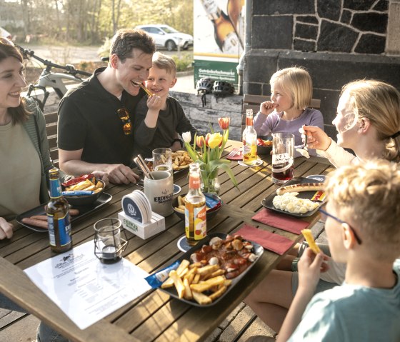 Maifeld fietspad-2025-147-Alter Bahnhof, Ochtendung