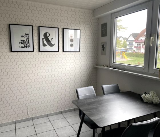560486903