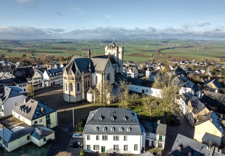 M&uuml;nstermaifeld, Luftaufnahme, &copy; Eifel Tourismsu GmbH, Dominik Ketz