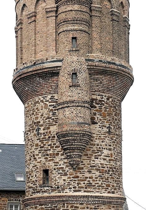 Wasserturm mit Kontrollschacht