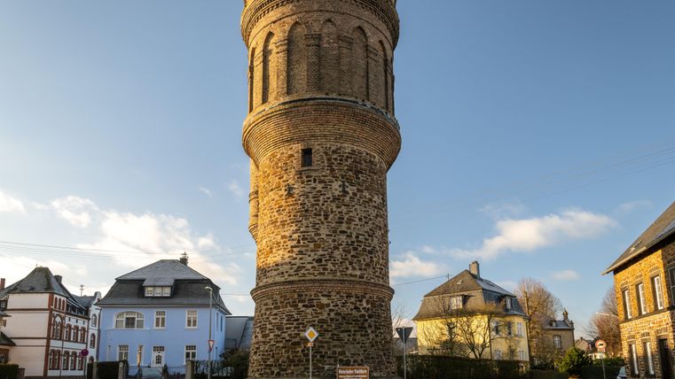 Blick auf den Wasserturm in Münstermaifeld