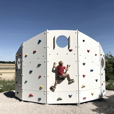 Playground in Kerben, © Eifel Tourismus GmbH, Dominik Ketz