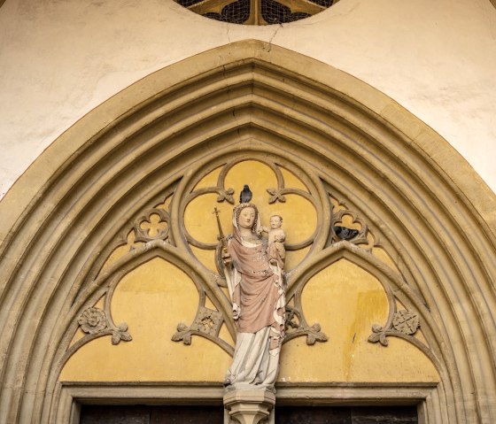Figur an Stiftskirche St. Martin und St. Severus, &copy; Eifel Tourismus GmbH, D. Ketz