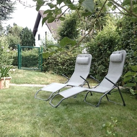 mit angrenzender Liegewiese